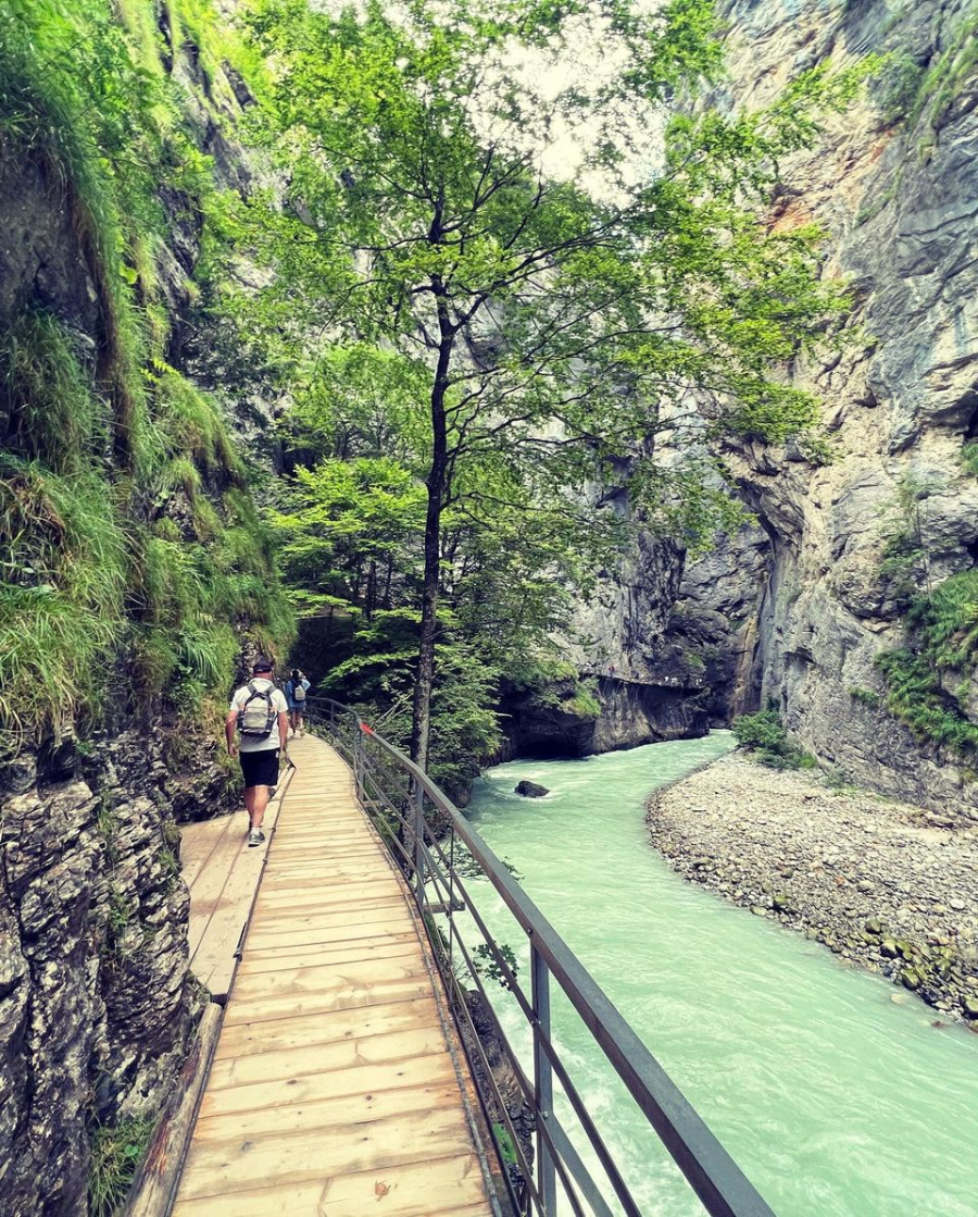 The Aare Gorge, Switzerland 🇨🇭 is open from spring to fall and is closed in the winter months.