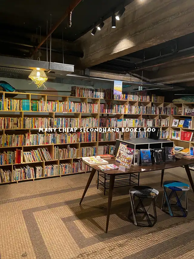 mega IG-worthy bookstore in this hipster mall?