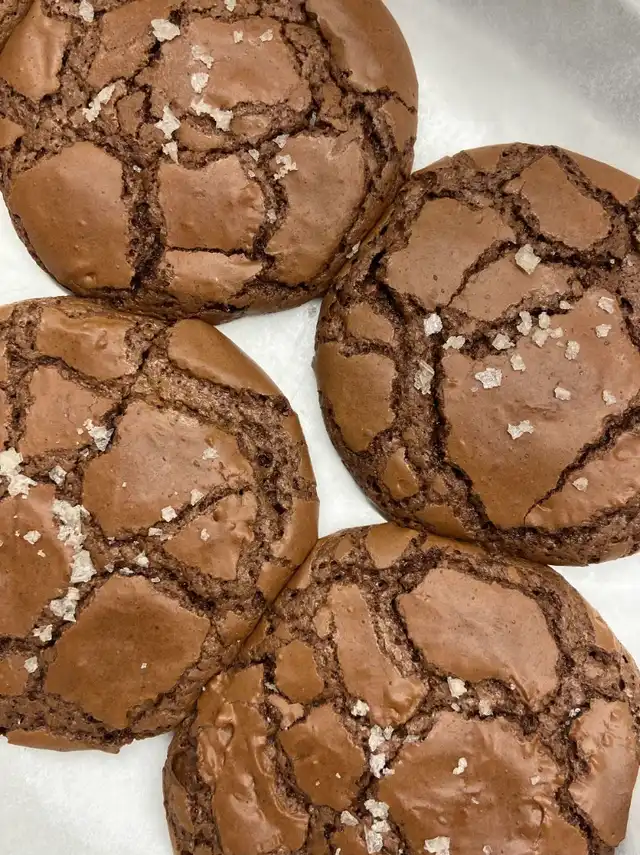 ADDICTIVE brookies recipe (salted brownie cookie)